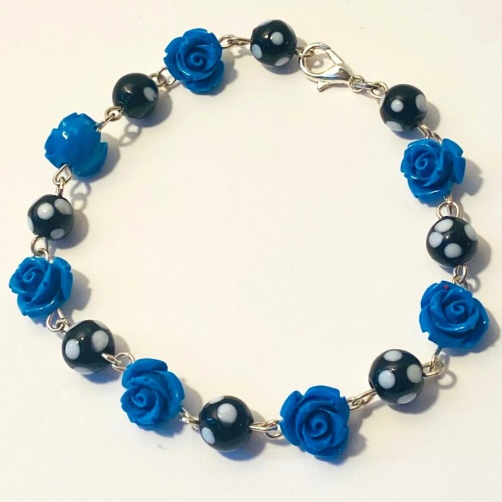 Rose blue contadiodjo bracelet made by Evileyebymaria